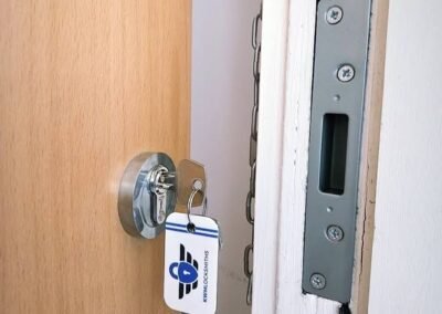 bedroom new door lock fitted by kwm locksmiths in north lanarakshire